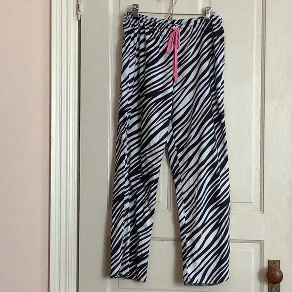 Betsey Johnson PJs - Picture 5 of 7